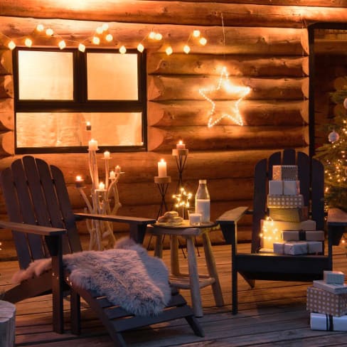 Cozy Rustic Visual Idea — Christmas Porch Decor