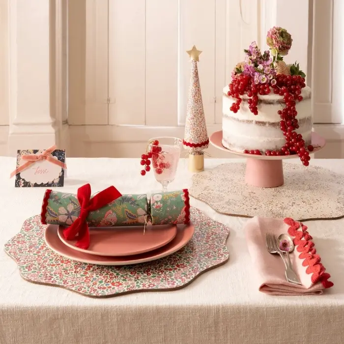 Whimsical Floral Print Place Card with Festive Cracker — Christmas Place Cards