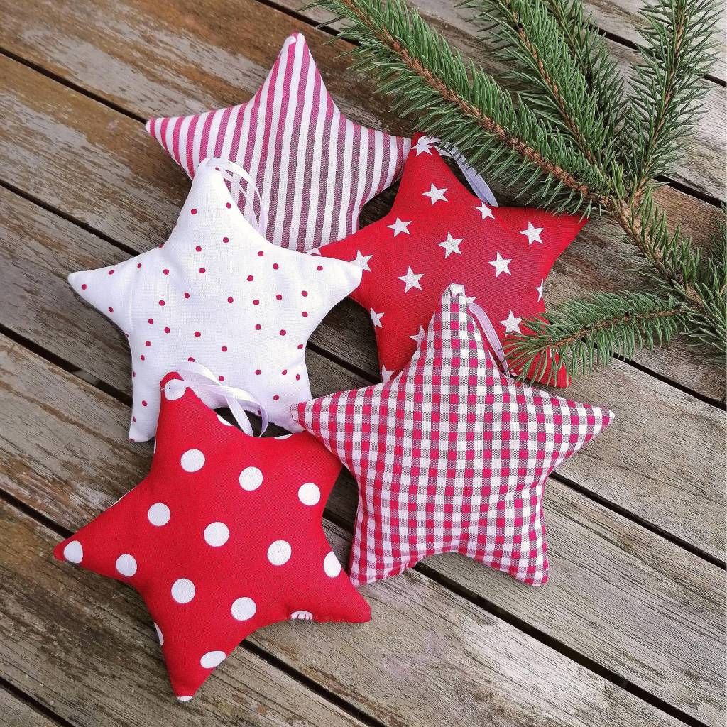 Farmhouse Fabric Stars in Red and White Patterns Farmhouse Fabric Stars in Red and White Patterns — Red and White Christmas Tree