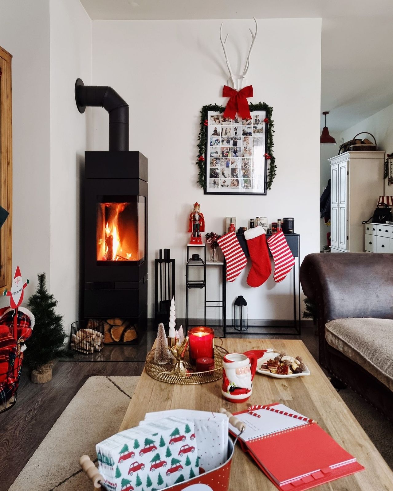 Modern Black Fireplace with Red and White Stockings — Christmas Fireplace Decor