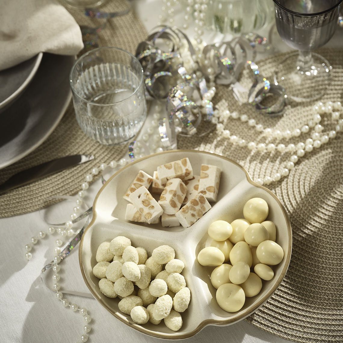 Modern Table Setting with Decorative Pearls and Fortune Cookies Modern Table Setting with Decorative Pearls and Fortune Cookies — New Years Eve Party Decor