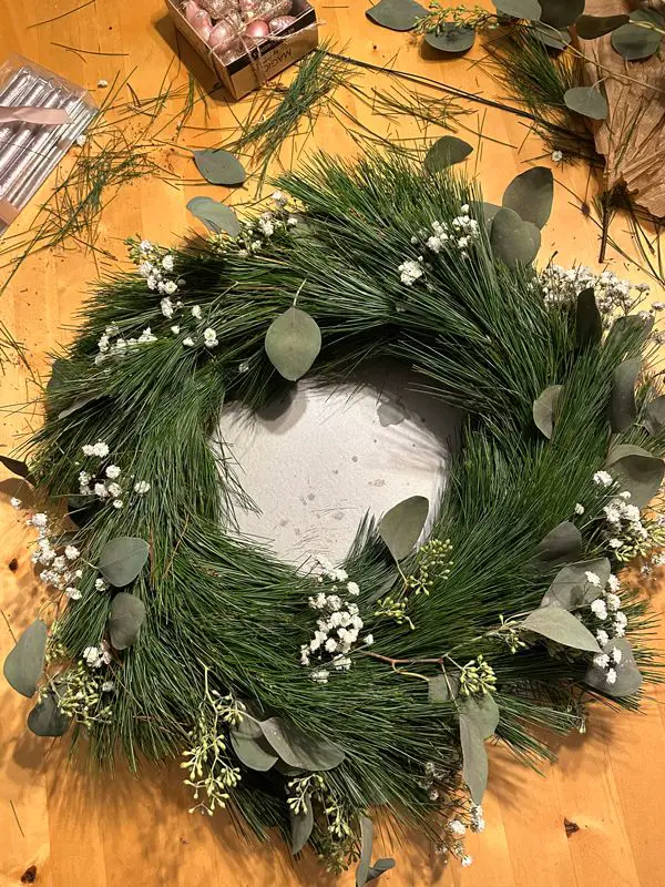 DIY Wreath Assembly with Fresh Greenery DIY Wreath Assembly with Fresh Greenery — DIY Christmas Wreath