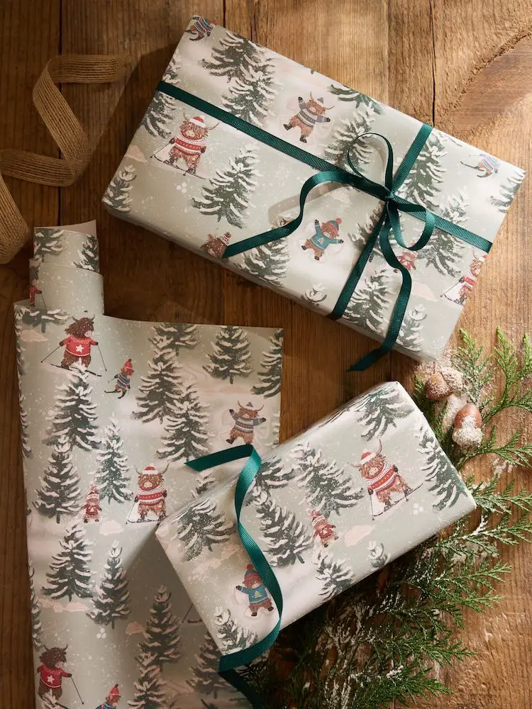 Whimsical Highland Cow Wrapping Paper — Christmas Gift Wrapping