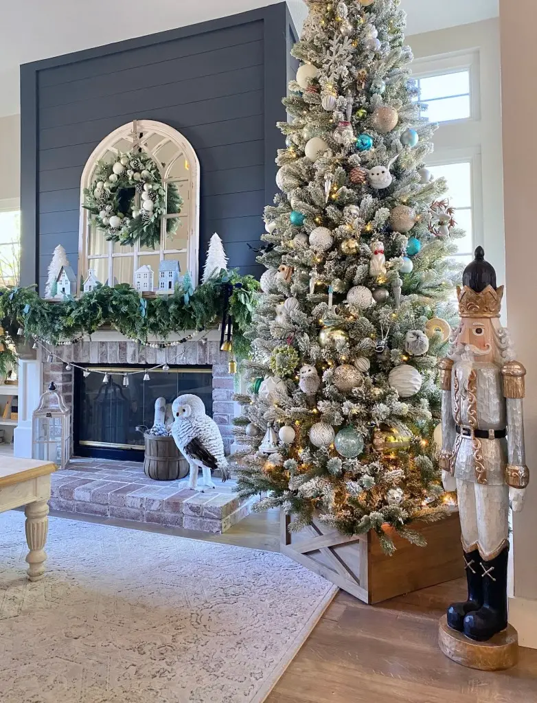 Farmhouse Elegant Visual Idea — Elegant Christmas Tree