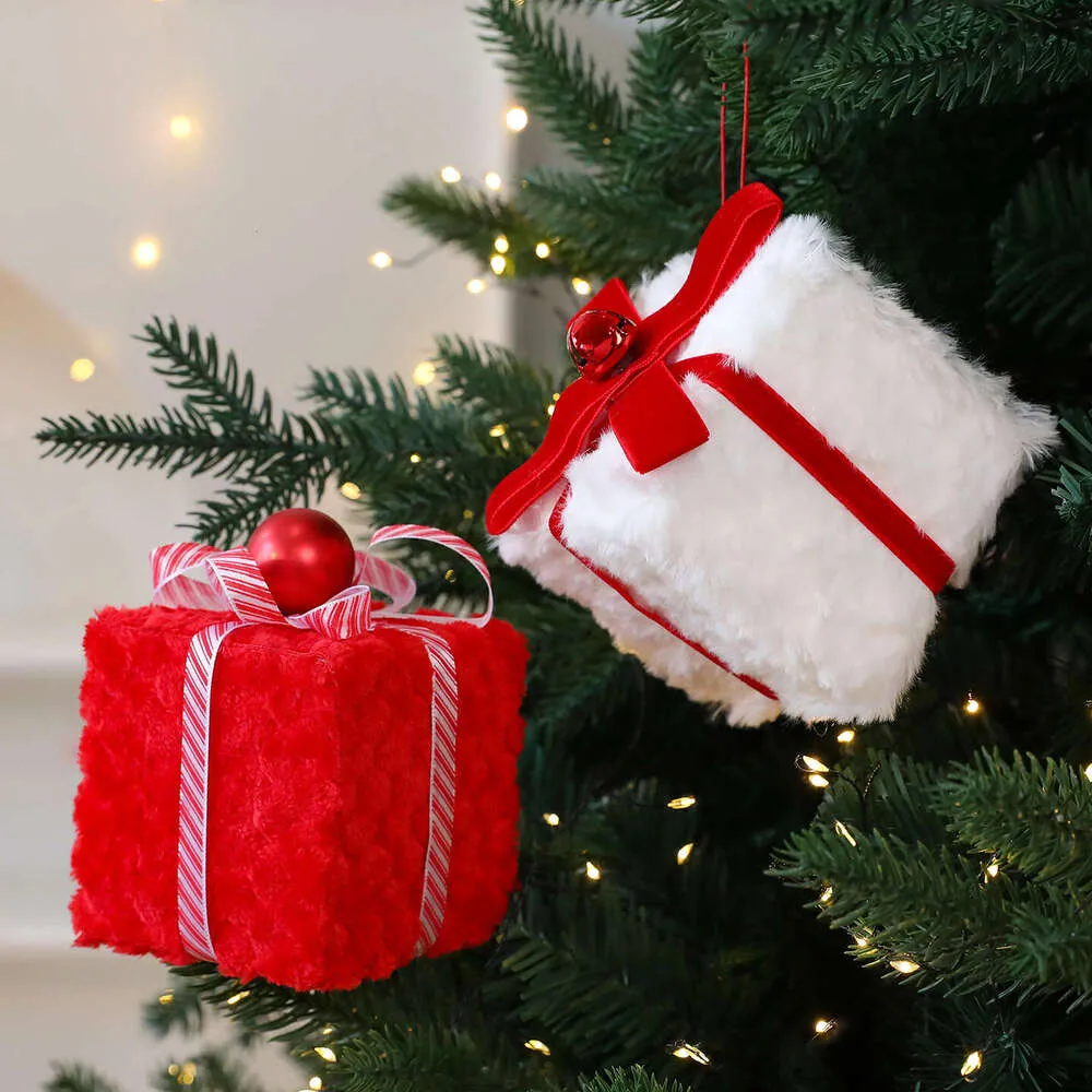 Christmas Tree Fluffy Red and White Gift Box Ornaments Christmas Tree Fluffy Red and White Gift Box Ornaments — Red and White Christmas Tree