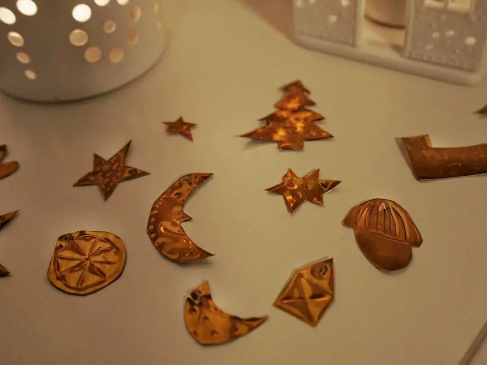 Upcycled Metallic Gold DIY Christmas Ornaments — DIY Christmas Decor