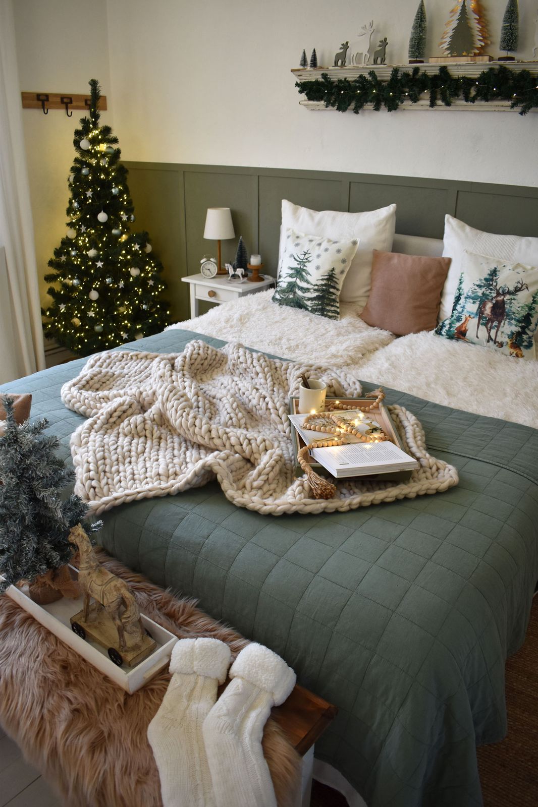 Cozy Christmas Bedroom with Chunky Knit Blanket — Christmas Bedroom Decor