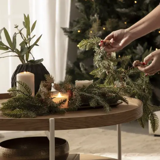 Minimalist Coffee Table with Candles and Greenery Minimalist Coffee Table with Candles and Greenery — Christmas Coffee Table Decor