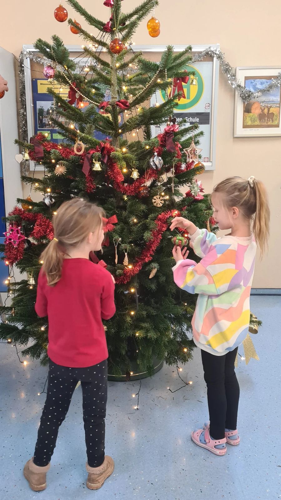Children Actively Decorating a Christmas Tree Children Actively Decorating a Christmas Tree — Christmas Classroom Decor