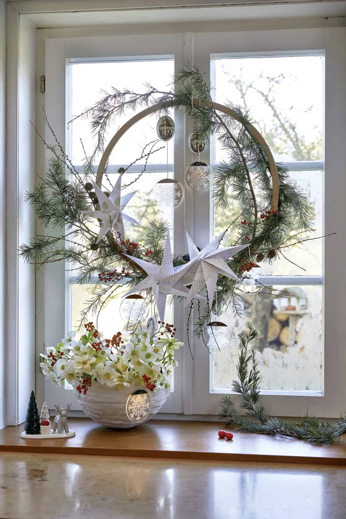Scandi Hoop Wreath with Paper Stars and Glass Ornaments Scandi Hoop Wreath with Paper Stars and Glass Ornaments — Christmas Window Wreaths