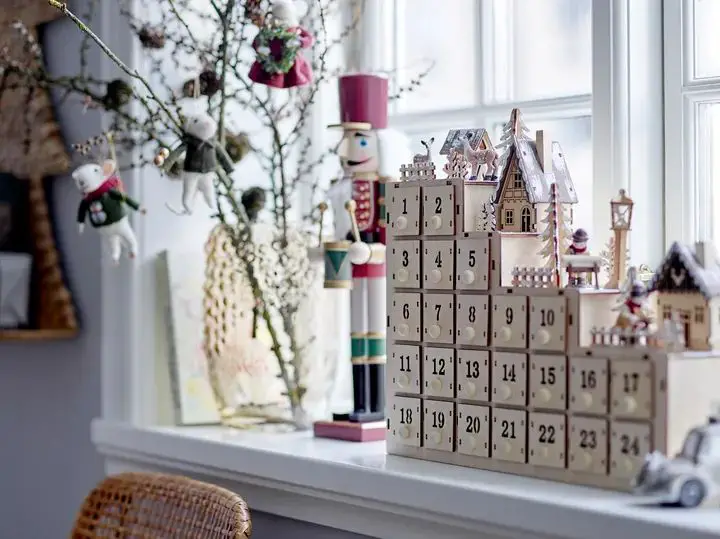 Cozy Windowsill Nutcracker and Advent Calendar Vignette — Nutcracker Display
