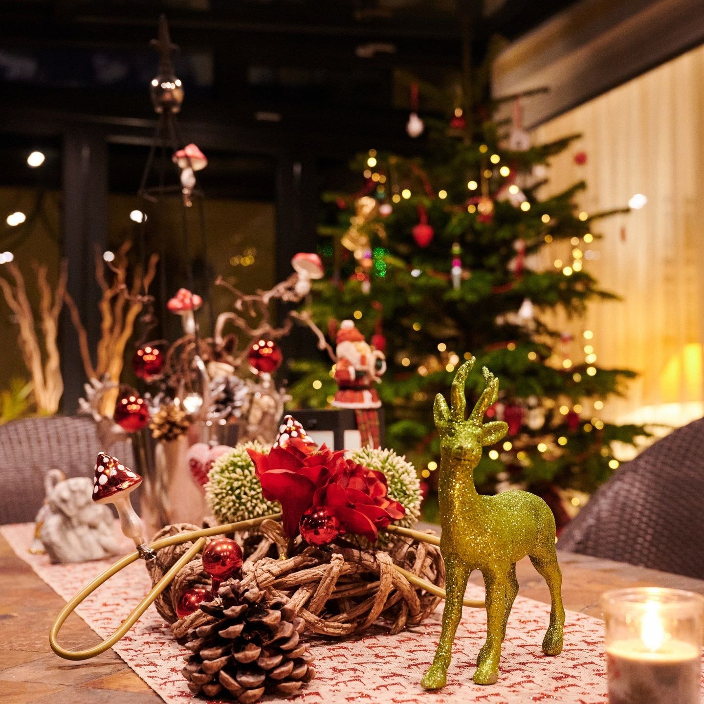 Rustic Festive Table: Glittery Gold Deer Centerpiece — Christmas Wedding Decor