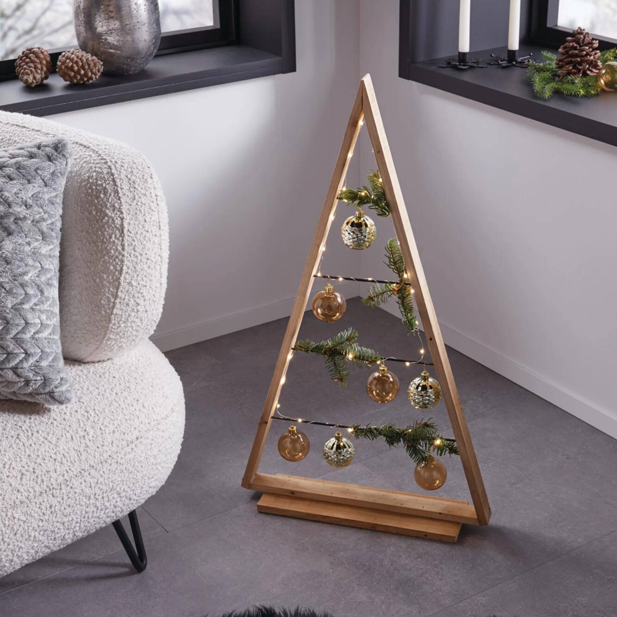 Geometric Wooden Christmas Tree Frame in a Cozy Corner Geometric Wooden Christmas Tree Frame in a Cozy Corner — Rustic Christmas Tree