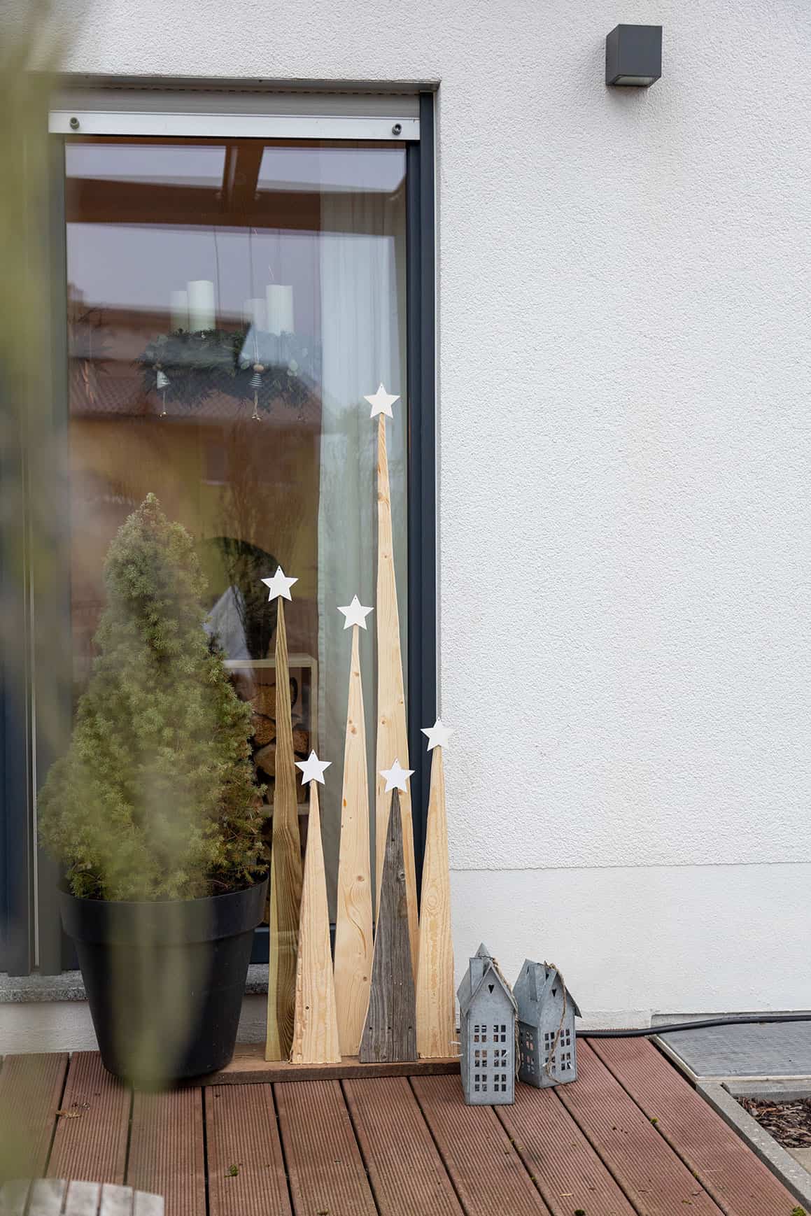 Modern Rustic Visual Idea — Christmas Porch Decor