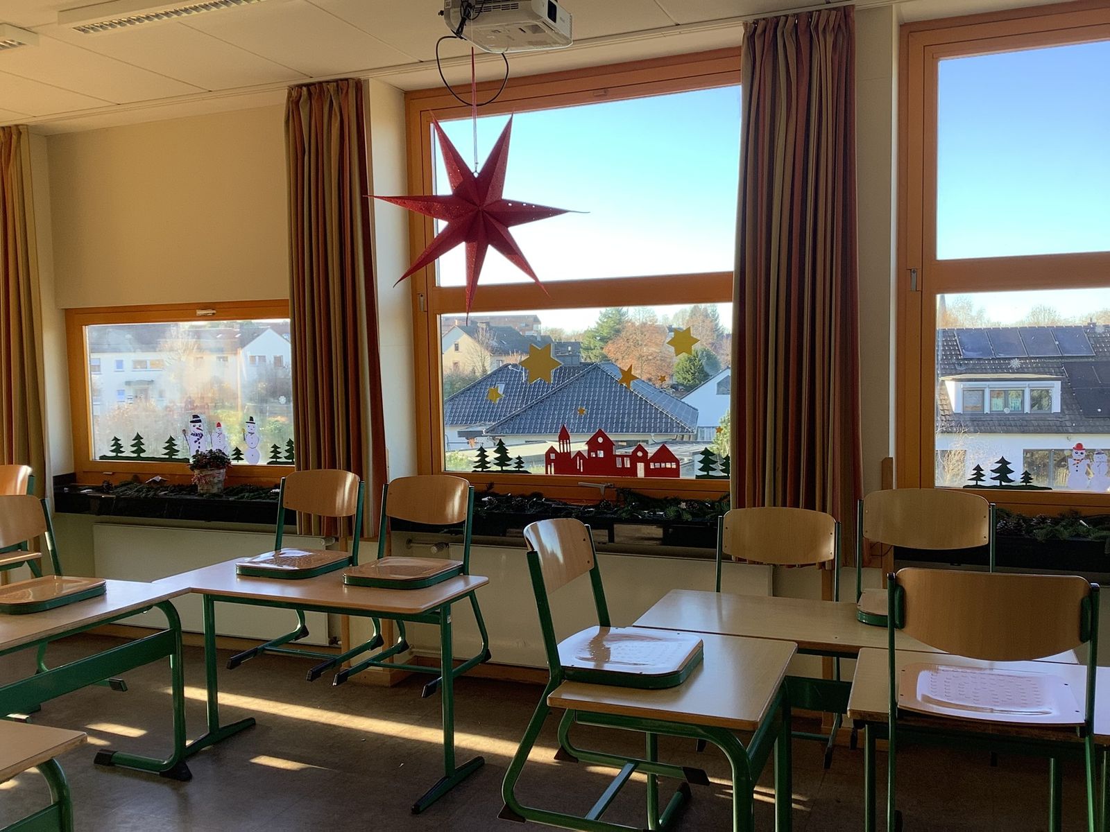 Festive Window Decorations with a Red Star Festive Window Decorations with a Red Star — Christmas Classroom Decor