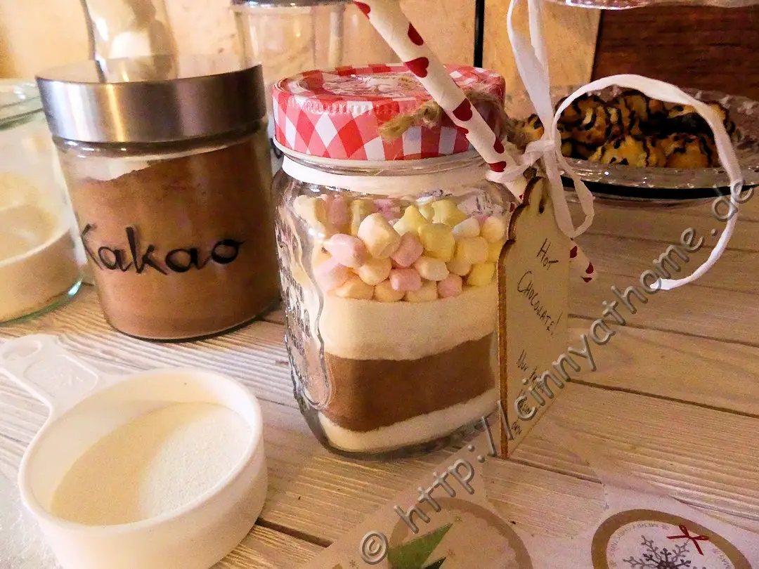 DIY Layered Hot Cocoa Gift Jar — Christmas Hot Cocoa Bar
