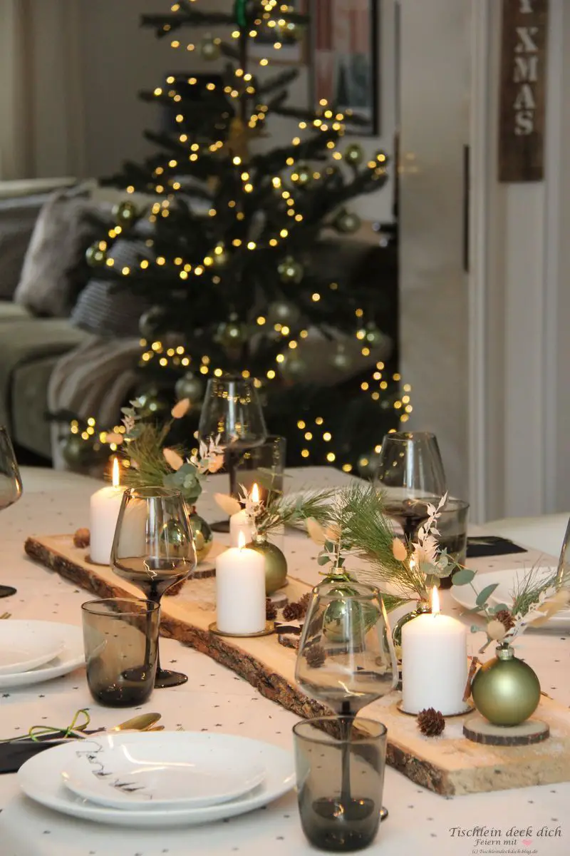 Modern Natural Centerpiece on Wood Slice with White Candles Modern Natural Centerpiece on Wood Slice with White Candles — Christmas Wedding Centerpiece