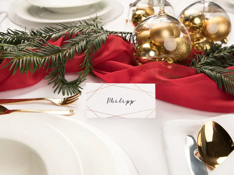 Elegant Festive Detail with Gold Cutlery and Baubles Elegant Festive Detail with Gold Cutlery and Baubles — Elegant Christmas Table Setting