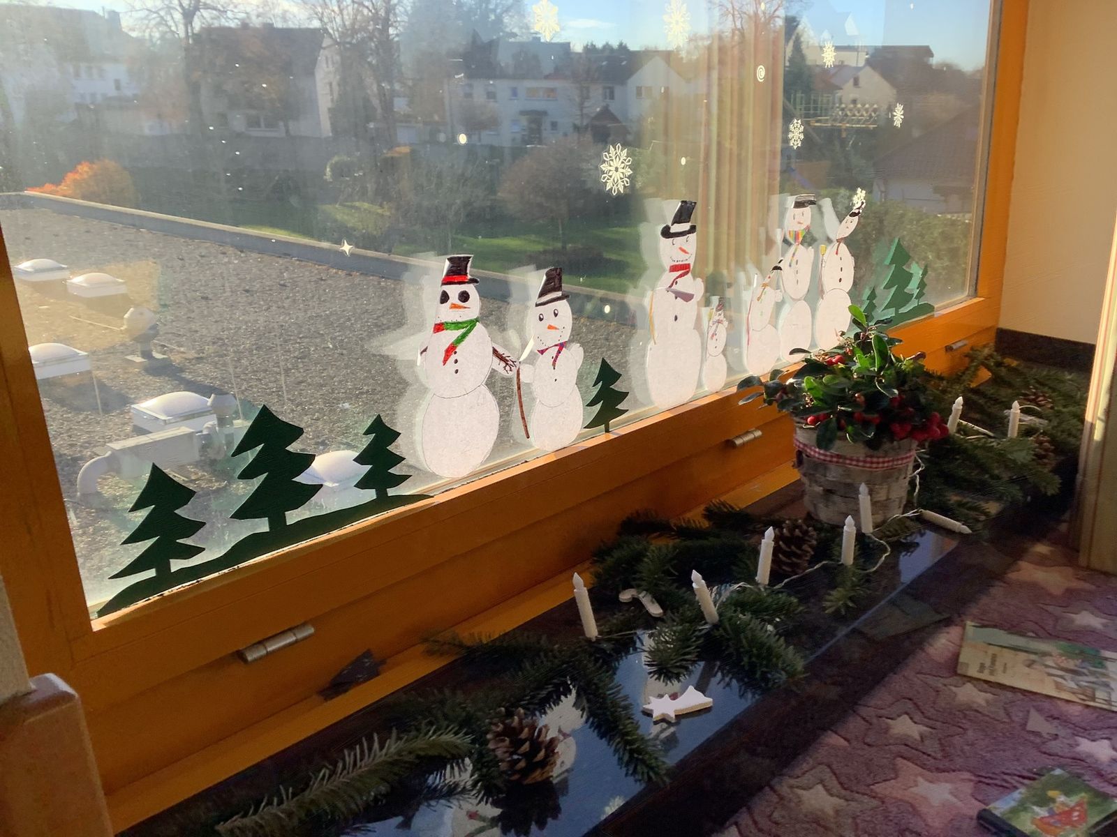 Winter Snowman Decorations on a Classroom Windowsill Winter Snowman Decorations on a Classroom Windowsill — Christmas Classroom Decor