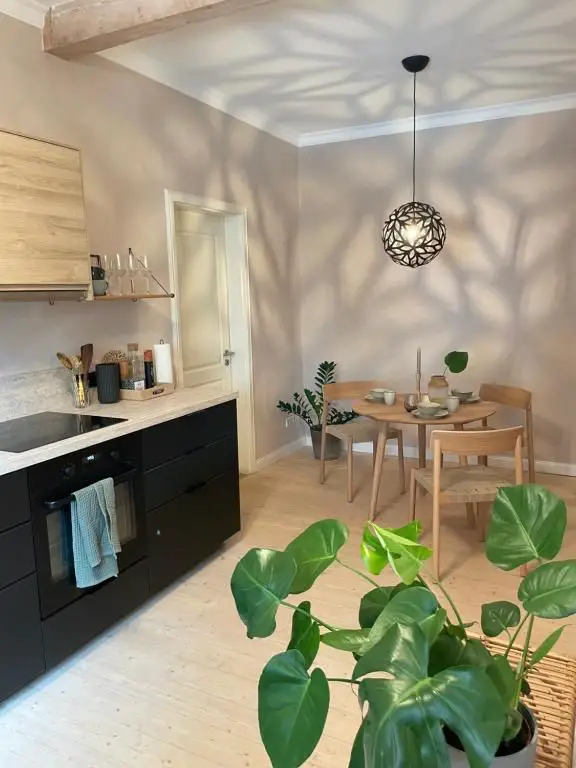 Modern Hygge Kitchen and Dining with Natural Greenery Modern Hygge Kitchen and Dining with Natural Greenery — Hygge Home Decor