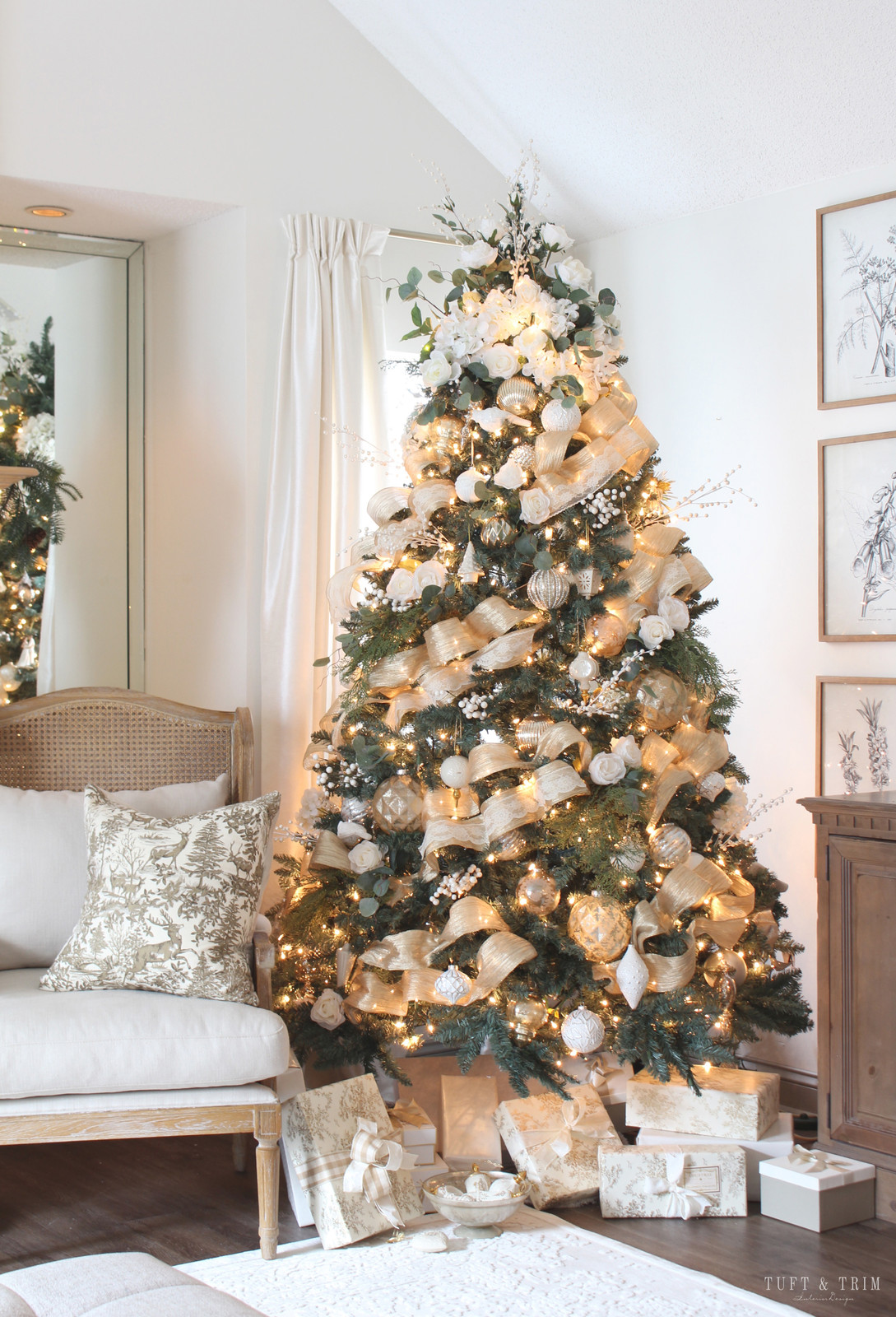Tree In Corner Visual Idea — Elegant Christmas Tree