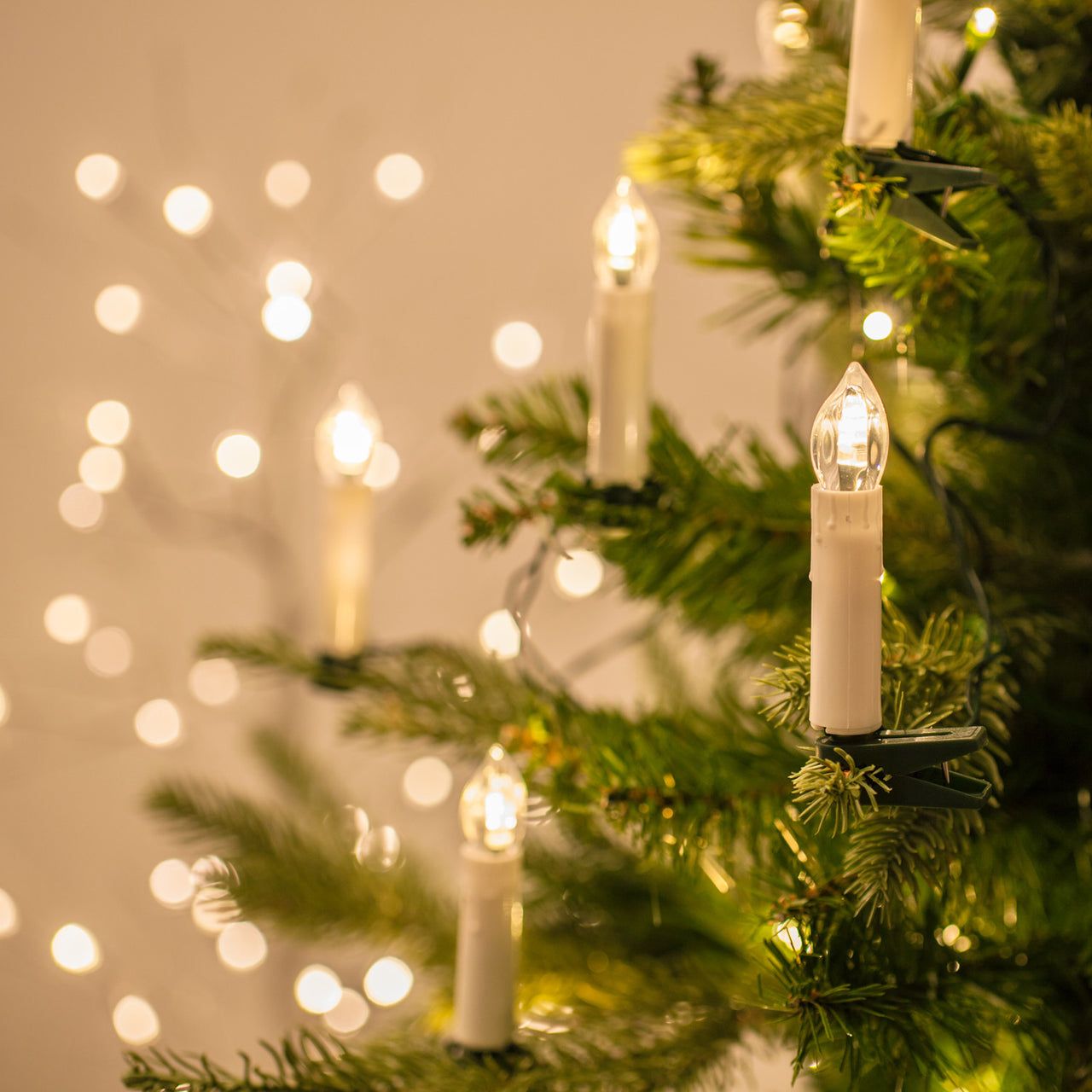 Close-Up on Christmas Tree Branches with Fairy and Candle Lights Close-Up on Christmas Tree Branches with Fairy and Candle Lights — Christmas Fairy Lights Living Room