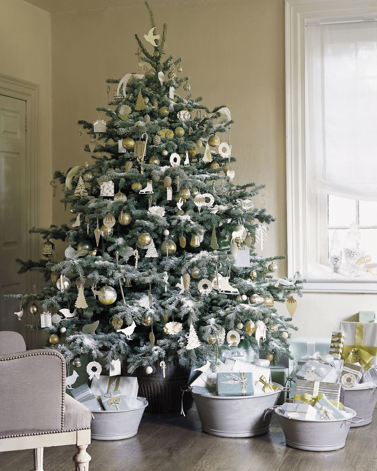 Large Decorated Christmas Tree with Wrapped Gifts Large Decorated Christmas Tree with Wrapped Gifts — Winter Wonderland Christmas Tree