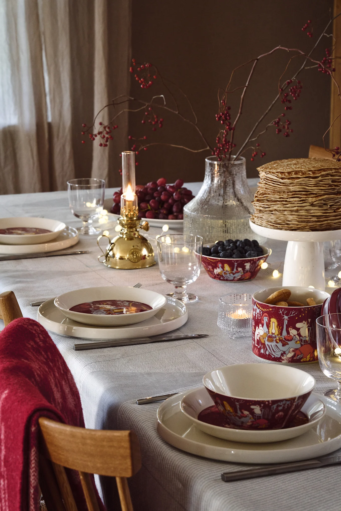 Modern Rustic Charm with a Pine Garland Runner Modern Rustic Charm with a Pine Garland Runner — Elegant Christmas Table Setting