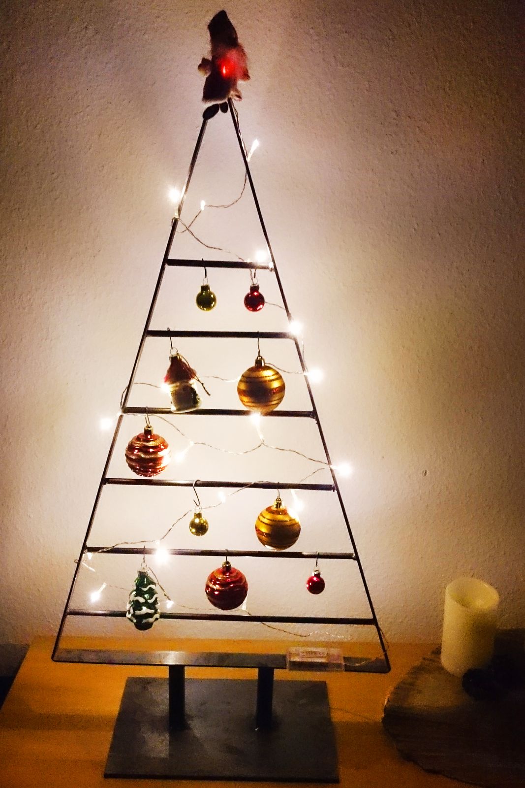 Modern Geometric Metal Christmas Tree Frame Modern Geometric Metal Christmas Tree Frame — Small Christmas Tree Decor