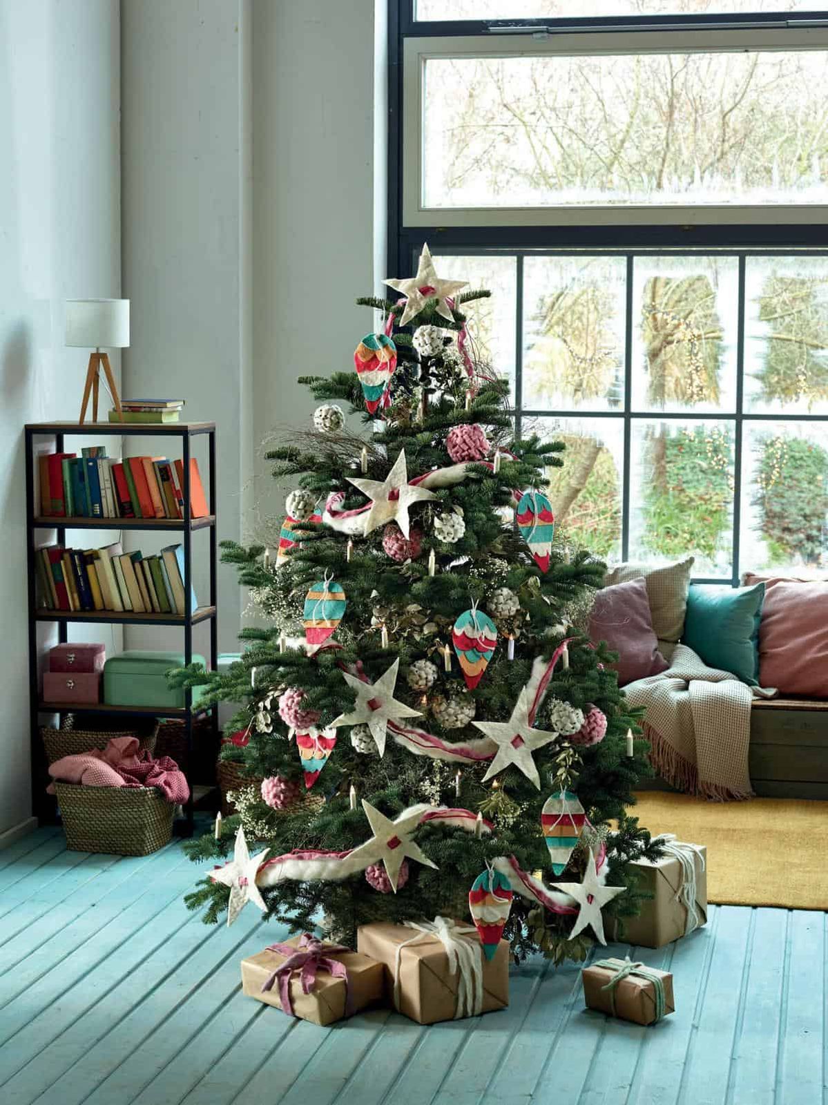 Boho Christmas Tree with Handmade Colorful Ornaments — Christmas Tree Decorating