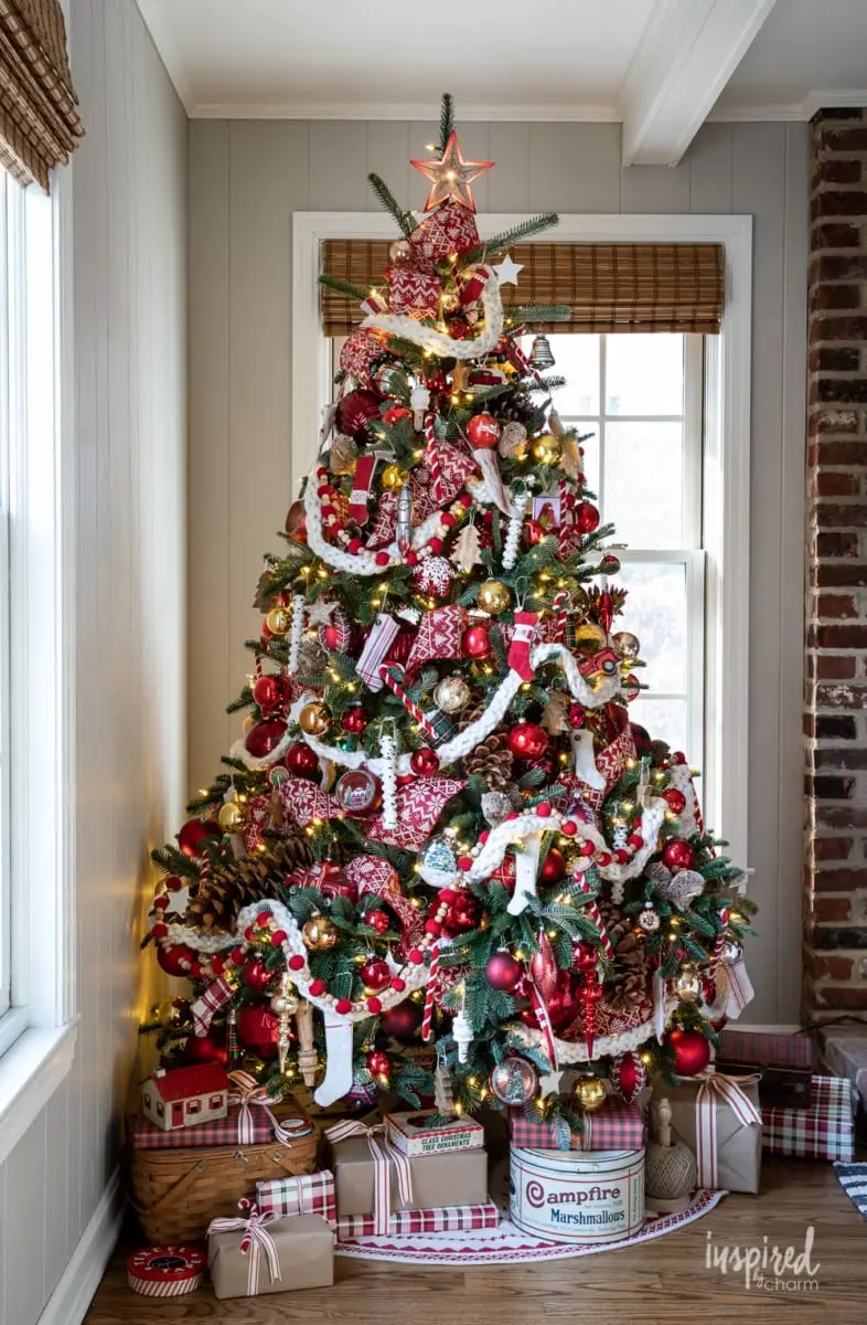 Rustic Cozy Visual Idea — Elegant Christmas Tree