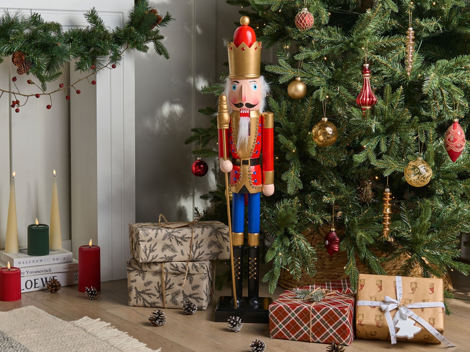 Classic Nutcracker Beside Christmas Tree and Gifts Classic Nutcracker Beside Christmas Tree and Gifts — Nutcracker Christmas Tree