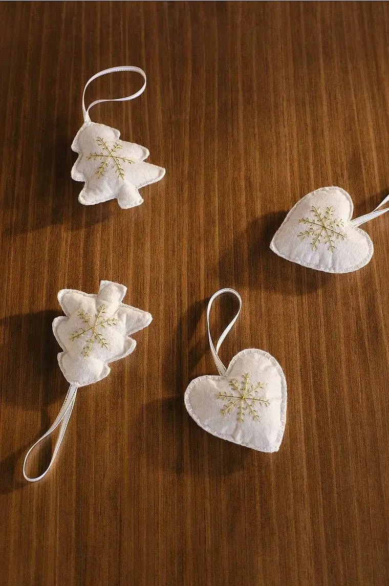 White Felt Tree Ornaments with Gold Embroidery White Felt Tree Ornaments with Gold Embroidery — Small Christmas Tree Decor