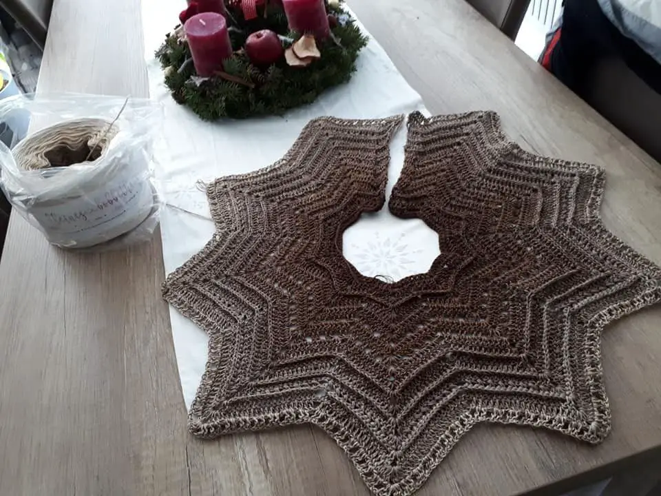 Handmade Star-Shaped Crochet Skirt in Earthy Tones Handmade Star-Shaped Crochet Skirt in Earthy Tones — Christmas Tree Skirt