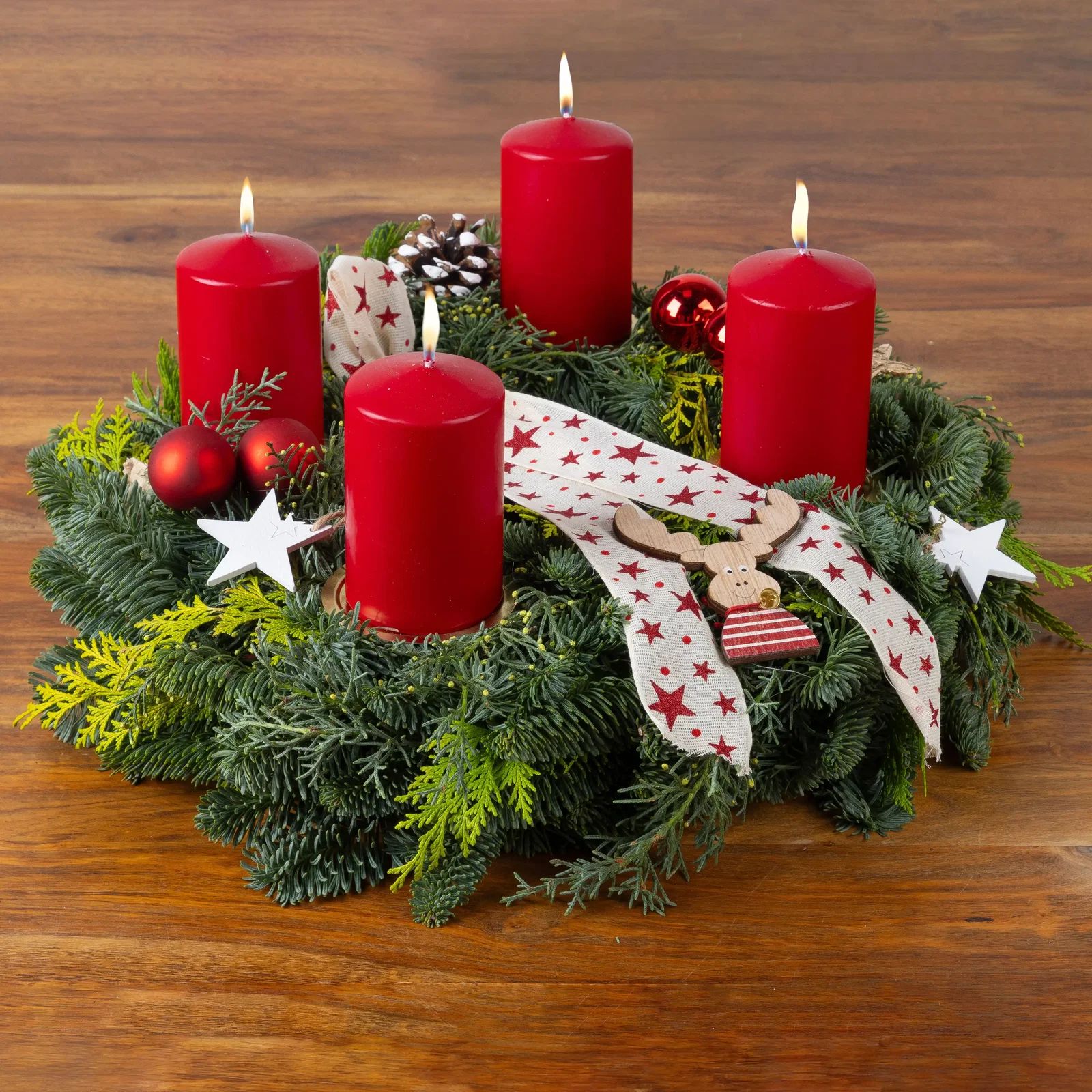 Traditional Advent Wreath with Four Red Pillar Candles and Evergreen Base — Christmas Wreath