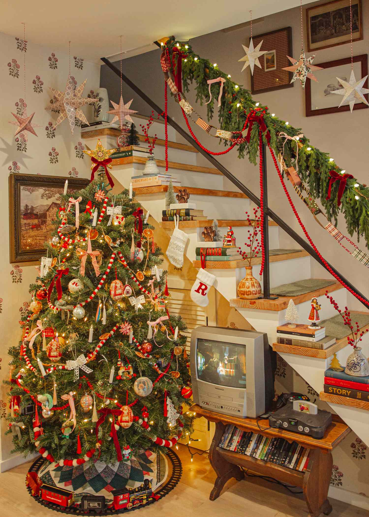 Garlanded Staircase and Christmas Tree in a Traditional Home — Traditional Christmas Decor
