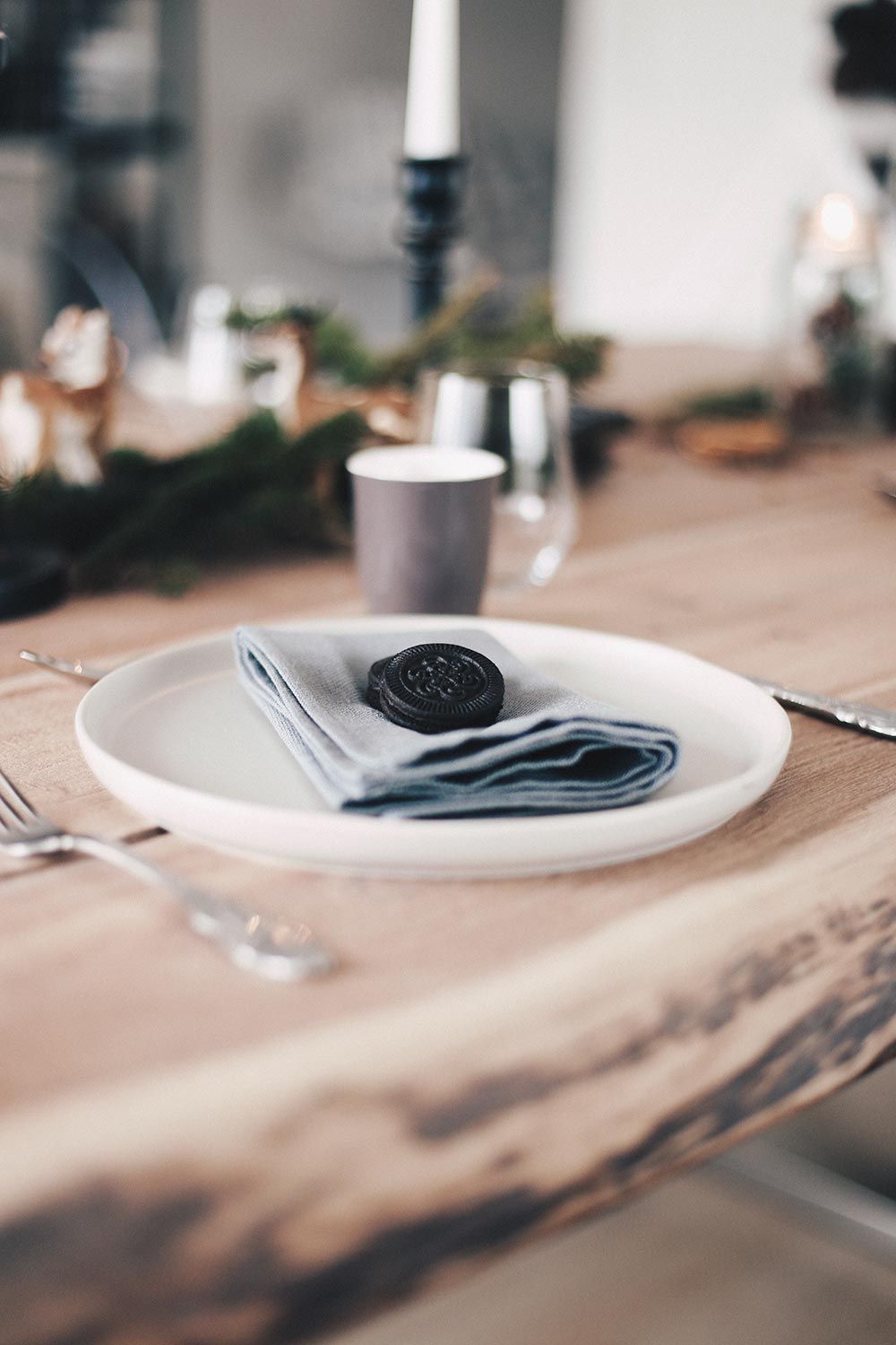 Minimalist Modern Place Setting with Wax Seal Detail — Christmas Table Setting