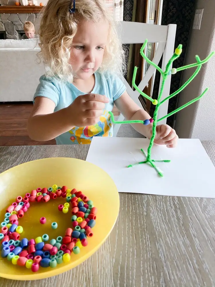 Pipe Cleaner Christmas Tree Craft with Beads — Christmas Crafts for Kids