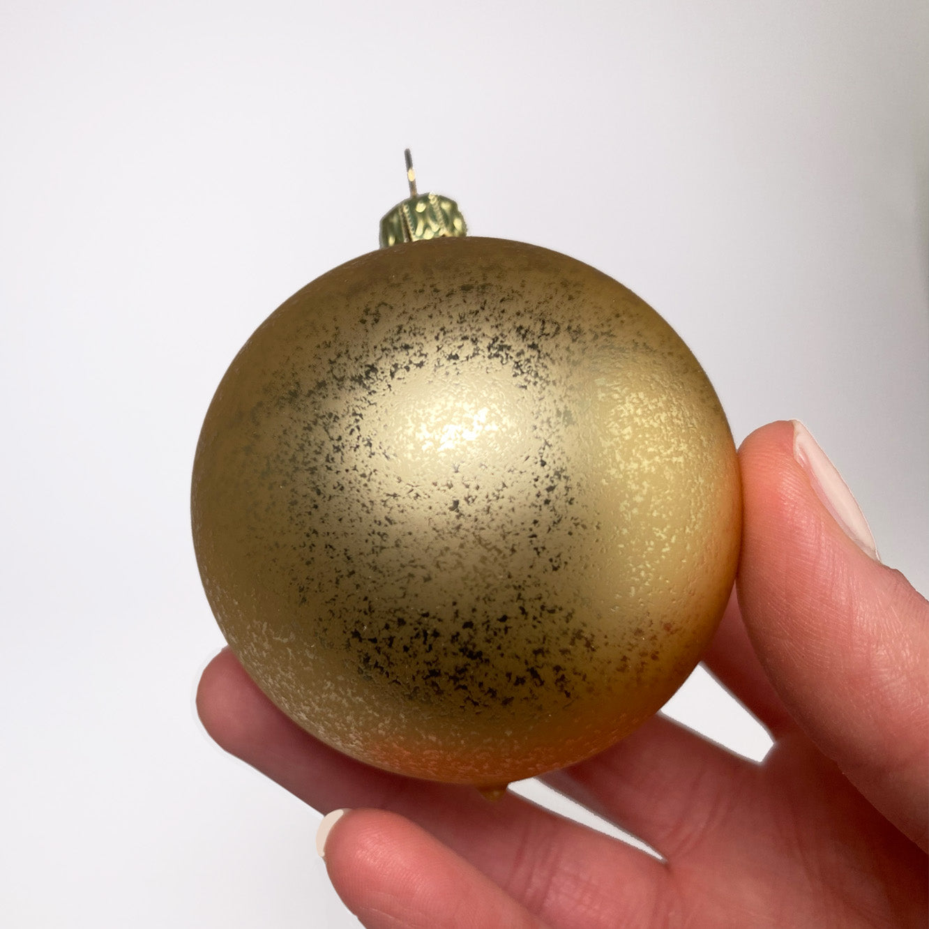 Elegant Frosted Gold Christmas Bauble with Speckled Texture — Ornament Christmas Tree
