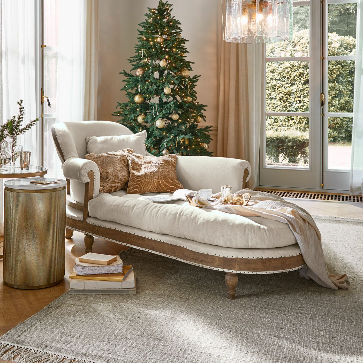 Cozy Living Room with Classic Christmas Decor Cozy Living Room with Classic Christmas Decor — Vintage Christmas Ornaments