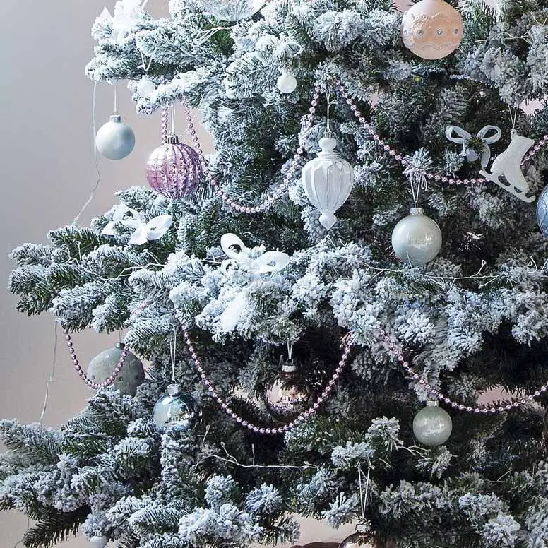 Frosted Winter Wonderland Christmas Tree Close-Up — Christmas Tree Decorating