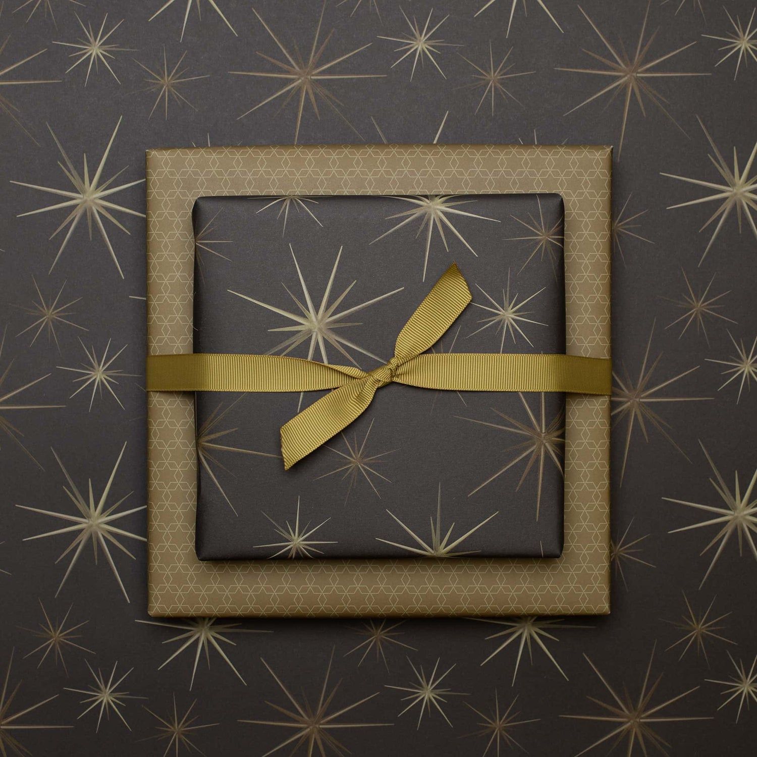 Modern Starburst Pattern Gifts — Christmas Gift Wrapping