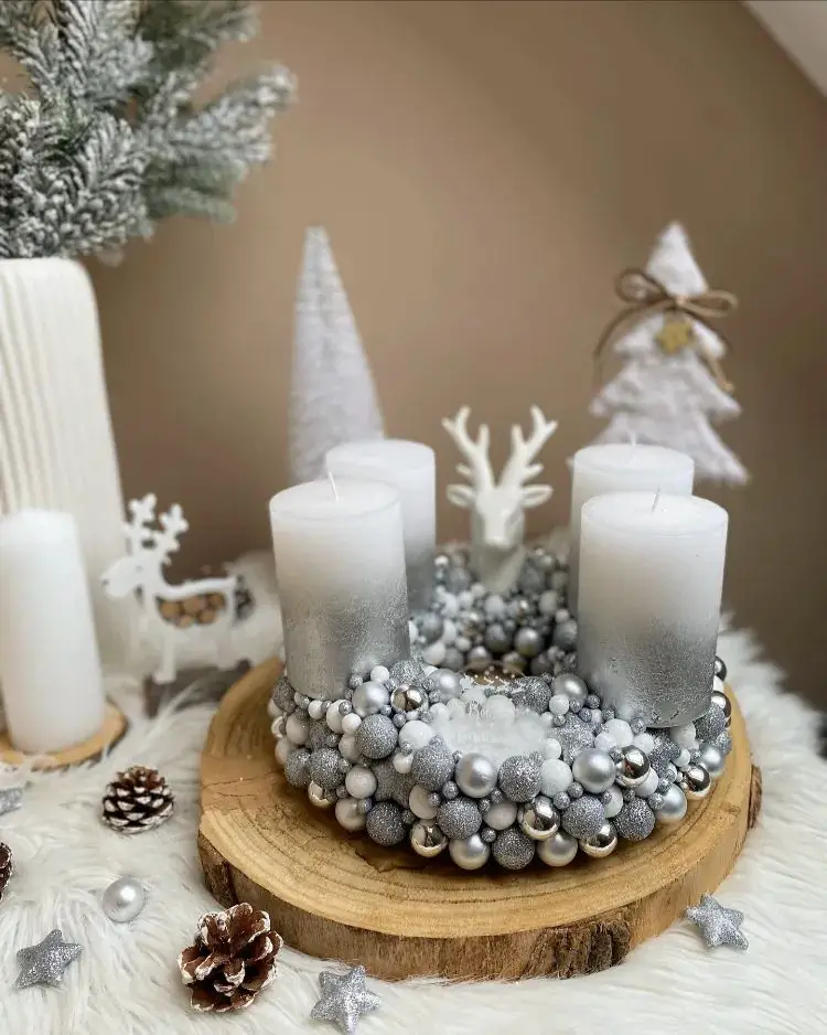 Modern Glittery Advent Wreath on Wood Slice Modern Glittery Advent Wreath on Wood Slice