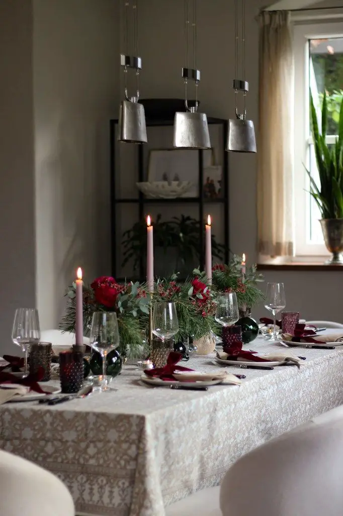 Elegant Modern Table with Ornate Cloth and Burgundy Accents — Christmas Table Setting