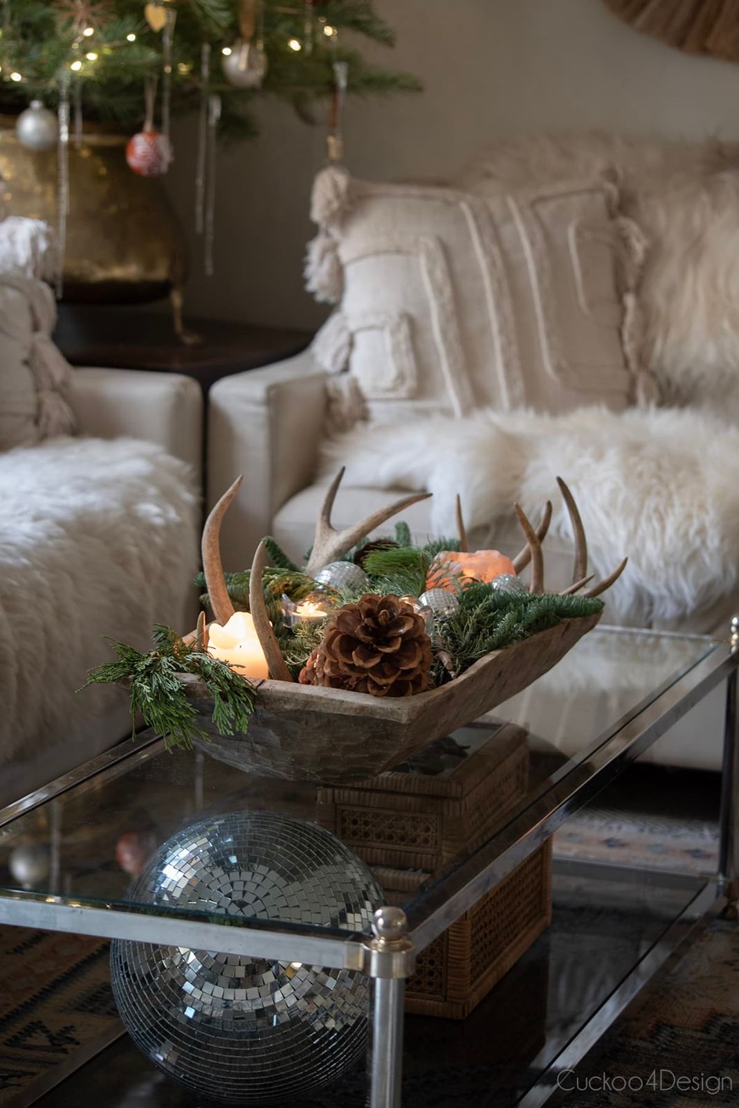 Rustic Glass Coffee Table with Antler and Pine Cone Centerpiece Rustic Glass Coffee Table with Antler and Pine Cone Centerpiece — Christmas Coffee Table Decor