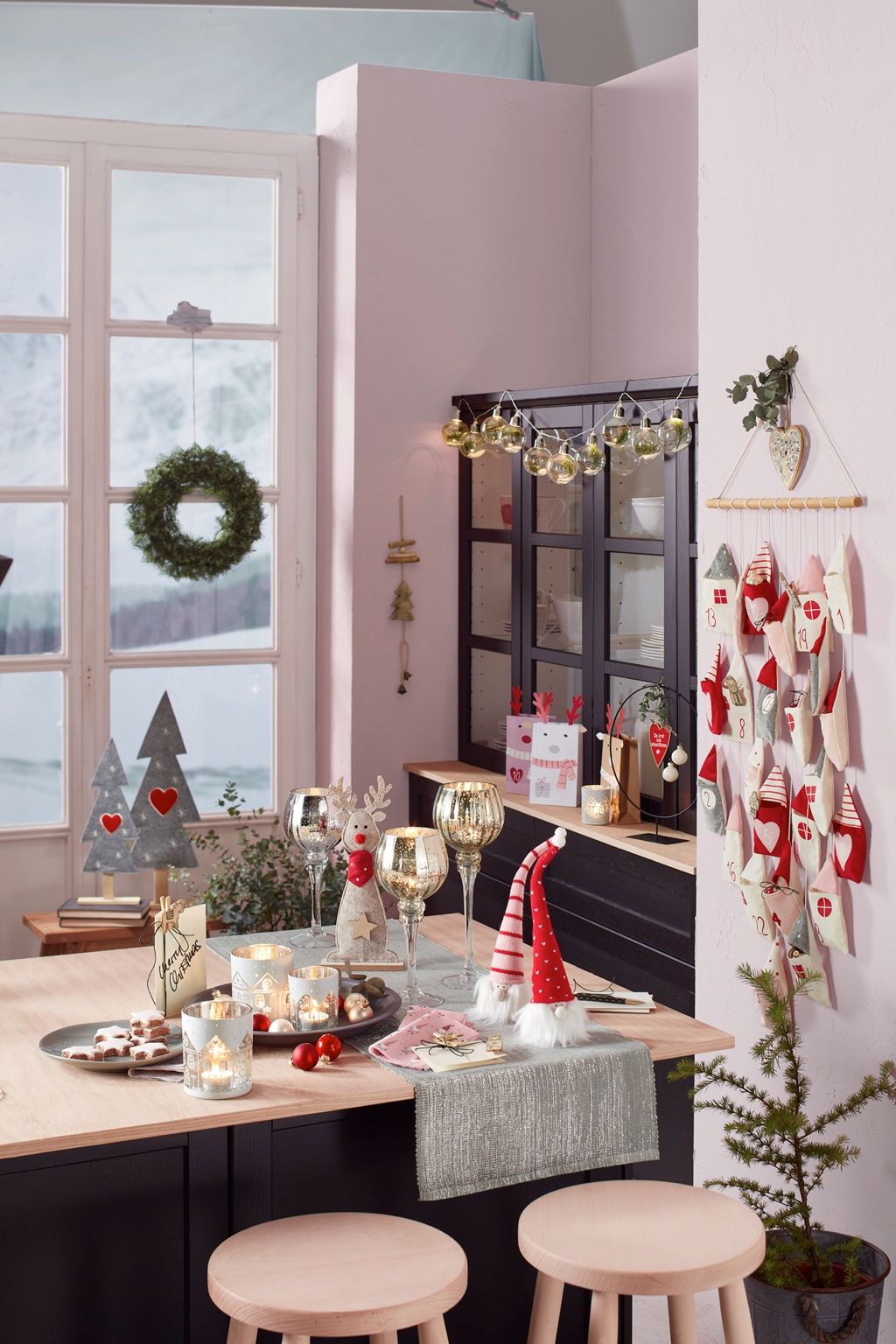 Modern Countertop Display with a Christmas Tree Plate Stand Modern Countertop Display with a Christmas Tree Plate Stand — Christmas Kitchen Decor