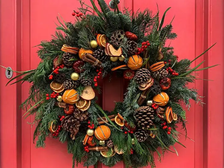 Abundant Rustic Wreath with Natural Elements Abundant Rustic Wreath with Natural Elements — DIY Christmas Wreath
