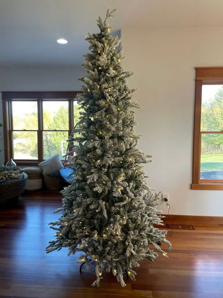 Traditional Flocked Tree with Gold and White Ornaments and Stockings Traditional Flocked Tree with Gold and White Ornaments and Stockings — Flocked Christmas Tree Decor
