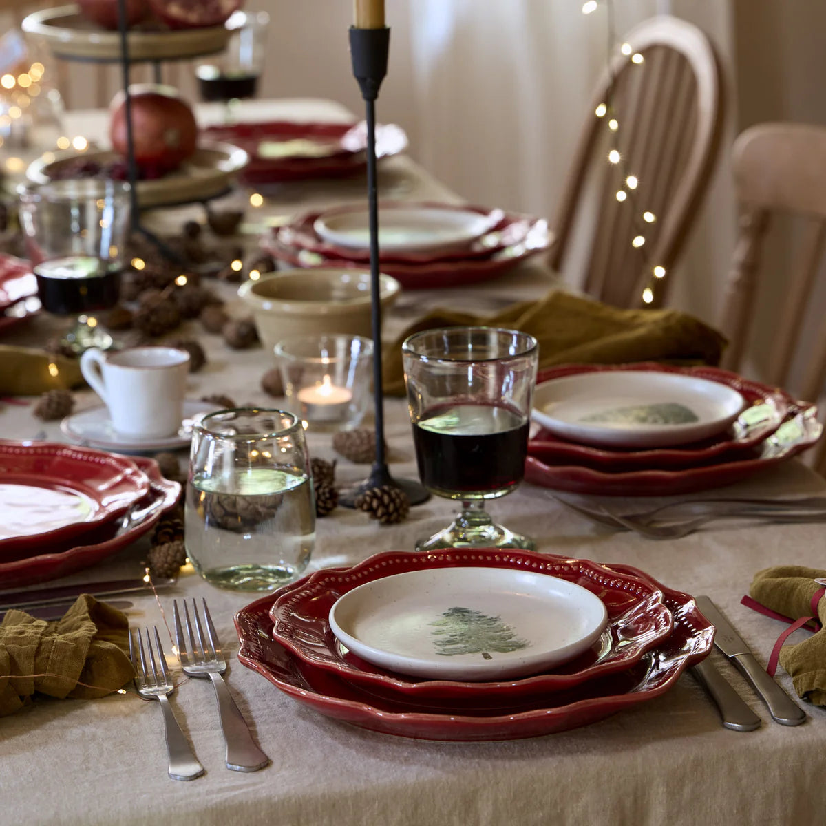 Rustic Christmas Charm with Scalloped Plates and Pinecones Rustic Christmas Charm with Scalloped Plates and Pinecones — Elegant Christmas Table Setting