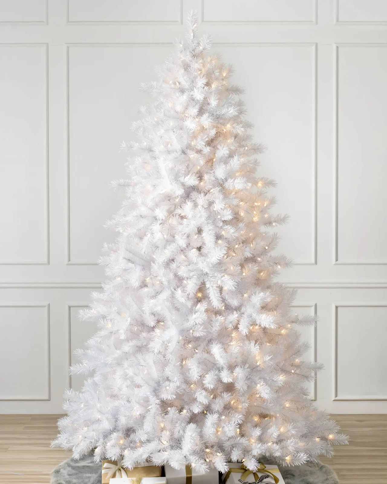 Full White Christmas Tree with Pre-Strung Warm Lights Full White Christmas Tree with Pre-Strung Warm Lights — White Christmas Tree Decor